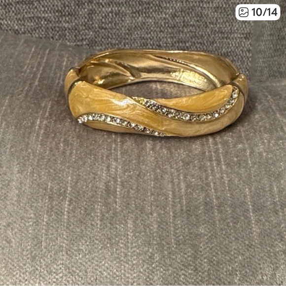 Gold Tone Rhinestone Two Tone Bangle Bracelet Cuff 🤩SEE OFFER IN DESCRIPTION🤩 - Picture 4 of 8